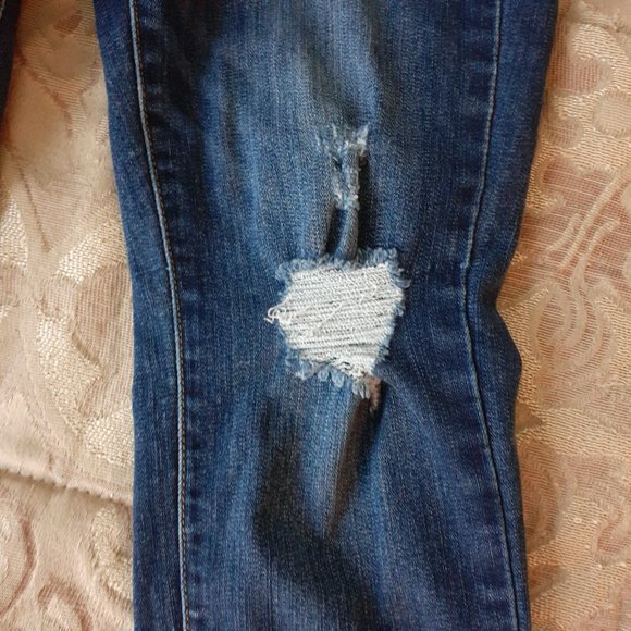 Kancan Dark Wash Distressed and Fringed Ankle Jeans - Size 5/26L - Picture 8 of 12